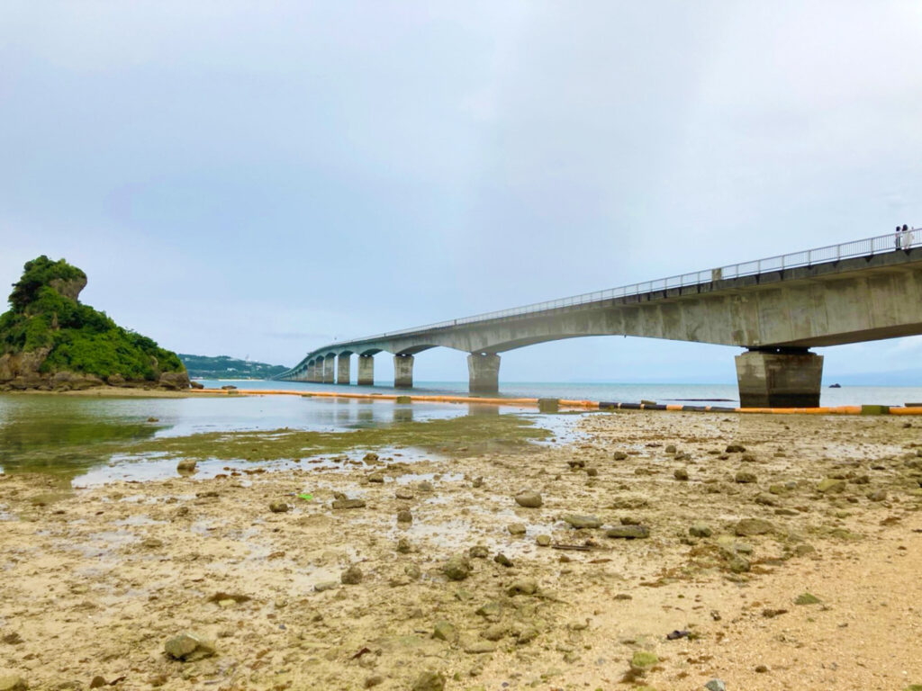 古宇利島へと続く古宇利大橋